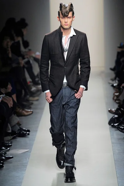 Look 17